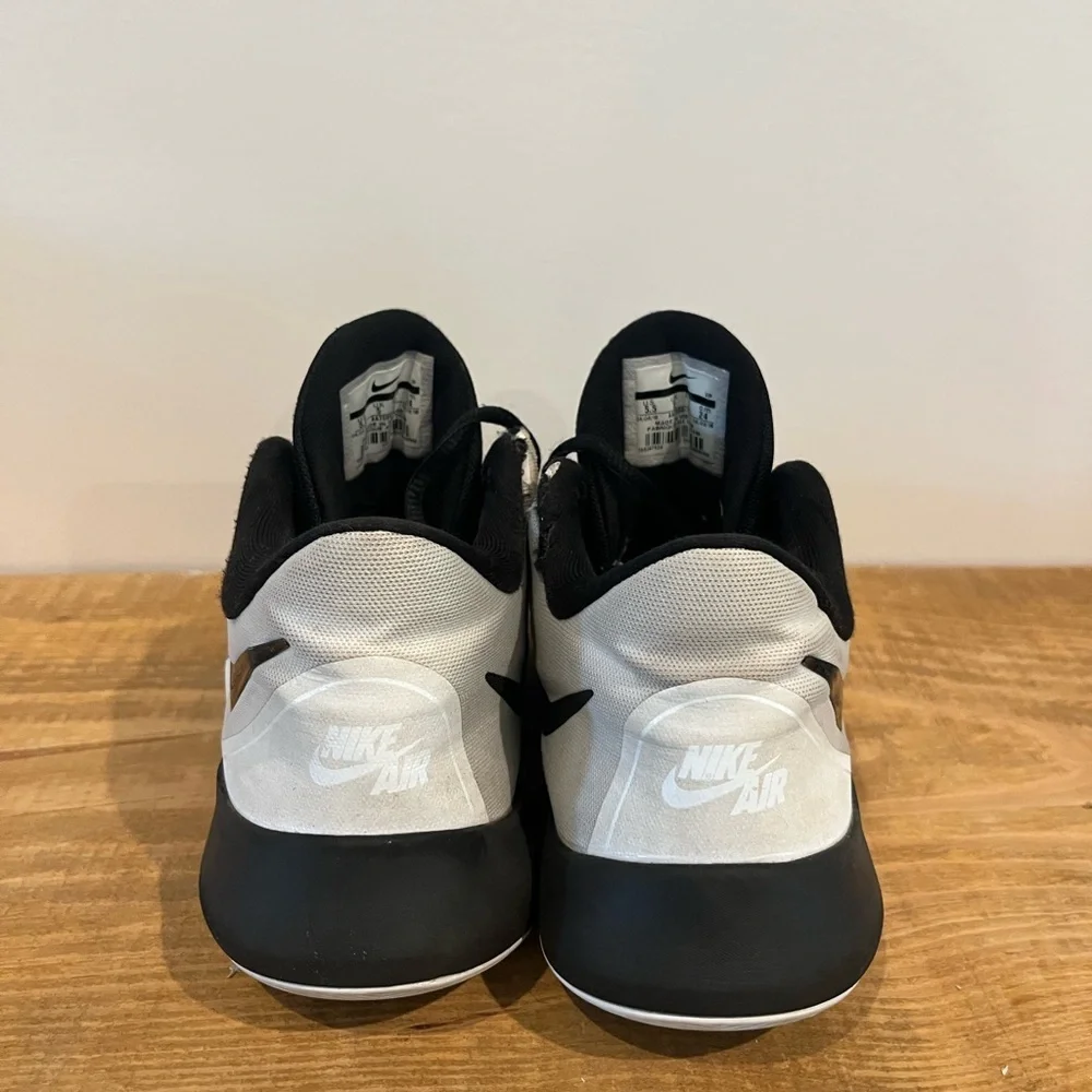 NIKE black and gray air precision 2 running shoes size 5.5‎